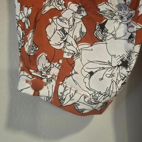 Women's Floral Blouse Red White Black V-Neck 3/4 Sleeve Lightweight Top - Picture 7 of 9